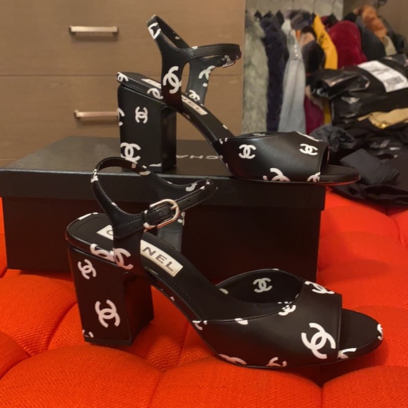 Chanel - Picture 8 of 16